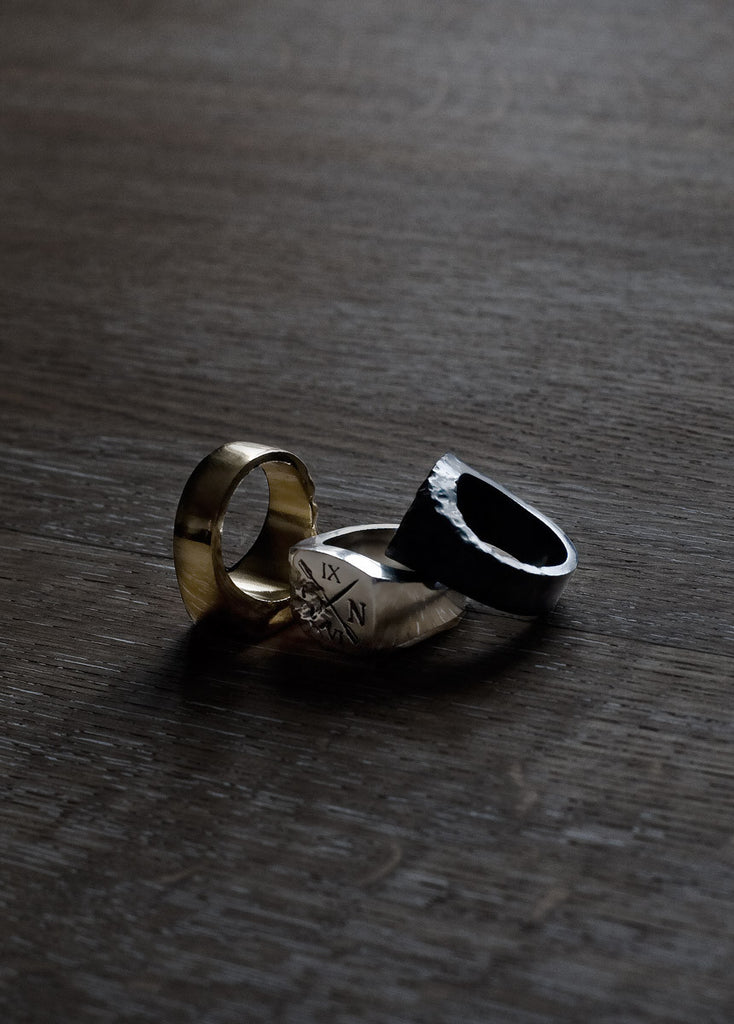 Ivy Noir Signet Ring